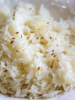 કોકોનટ રાઈસ (Coconut Rice Recipe In Gujarati) રેસીપી મુખ્ય ફોટો
