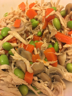 低卡彩色涼拌雞絲 Shredded Chicken and Vegetables with Sesame Oil & Black Vinegar 的食譜成品照片