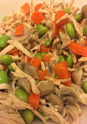 低卡彩色涼拌雞絲 Shredded Chicken and Vegetables with Sesame Oil & Black Vinegar 的食譜成品照片