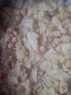 Una foto de Empedrado de garbanzos y repollo