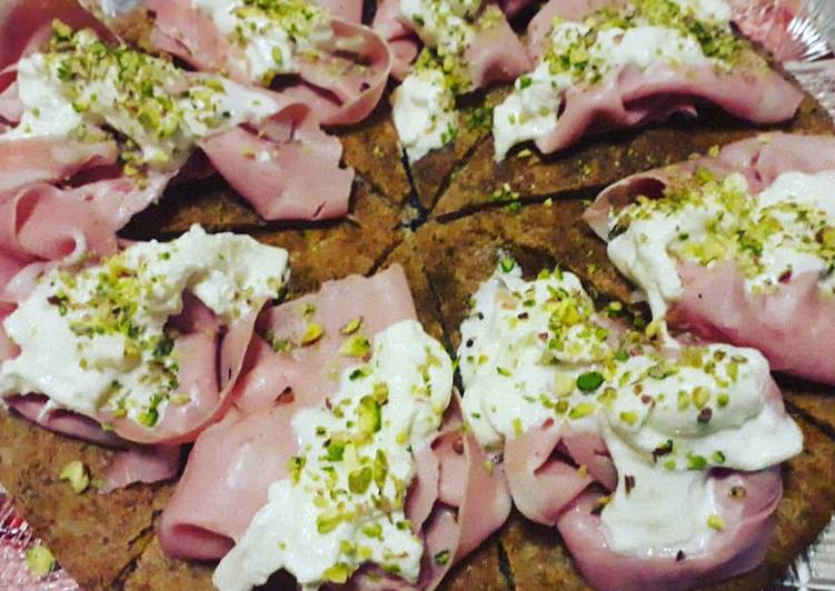 Pizza fatta in casa, con farina 100% integrale