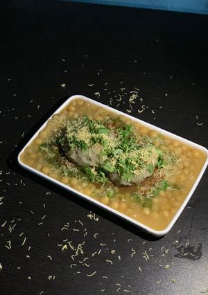 A picture of Ragda Patties.