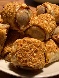 Una foto de Hojaldrinas de salchicha y queso rebozadas en maíz frito