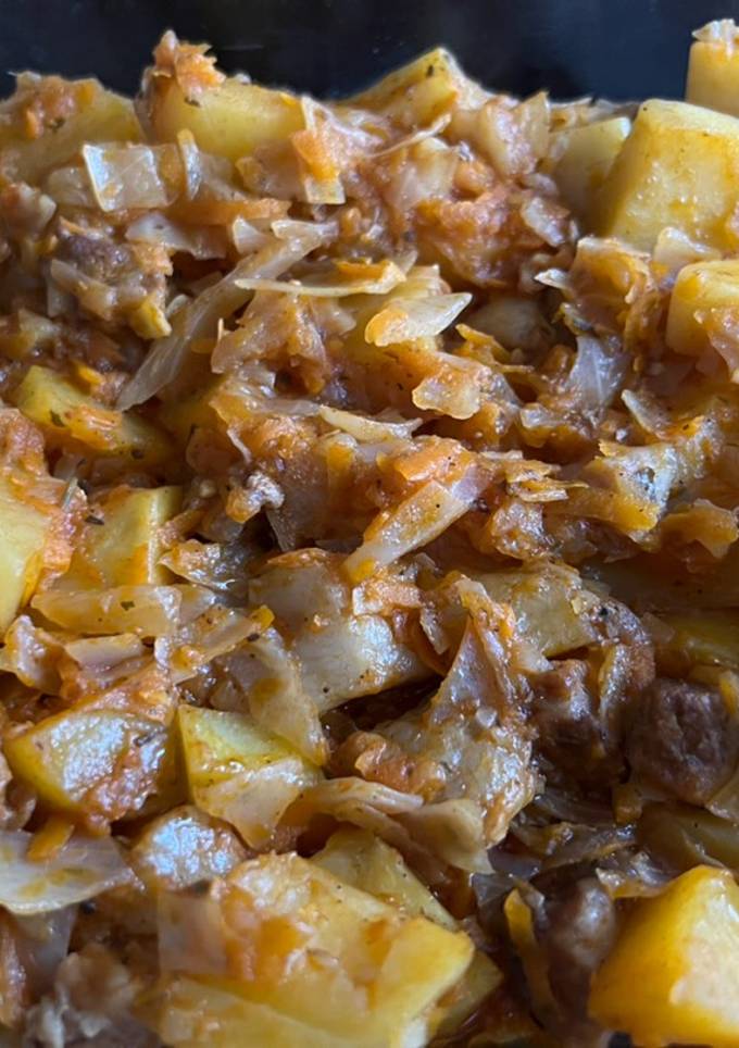 Тушкована картопля з мʼясом