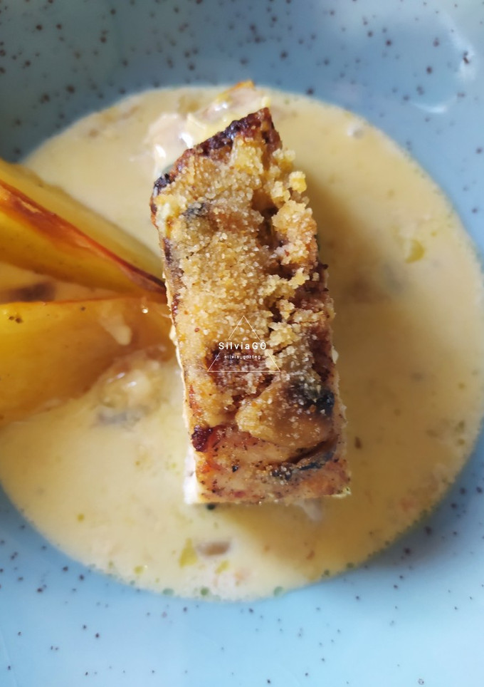 Una foto de Pollo relleno de espinacas, queso feta, con salsa real