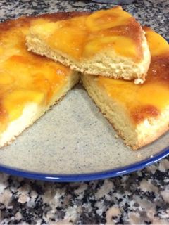 Una foto de Bizcocho de fruta invertido