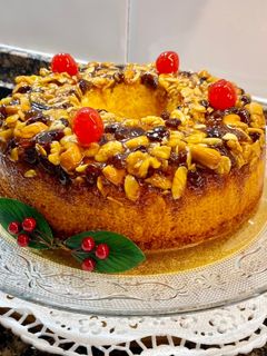 Una foto de Pastel con frutos secos caramelizados