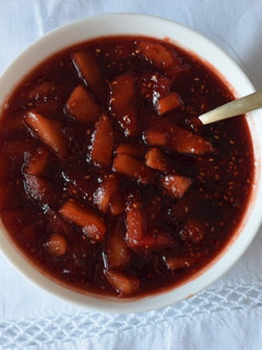 Una foto de Salsa de frutos del bosque y manzana caramelizada