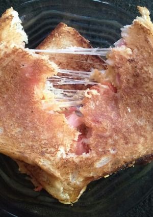 A picture of Cheese Bread sandwich.