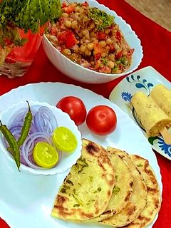 छोले कुलचे (chole kulche recipe in hindi) रेसिपी मुख्य फोटो