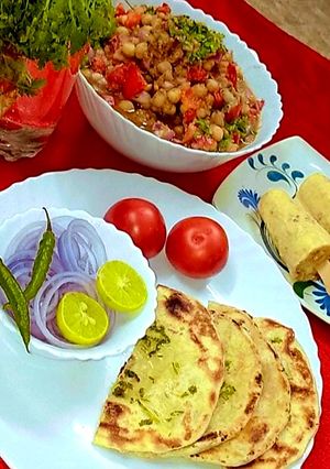 छोले कुलचे (chole kulche recipe in hindi) रेसिपी मुख्य फोटो