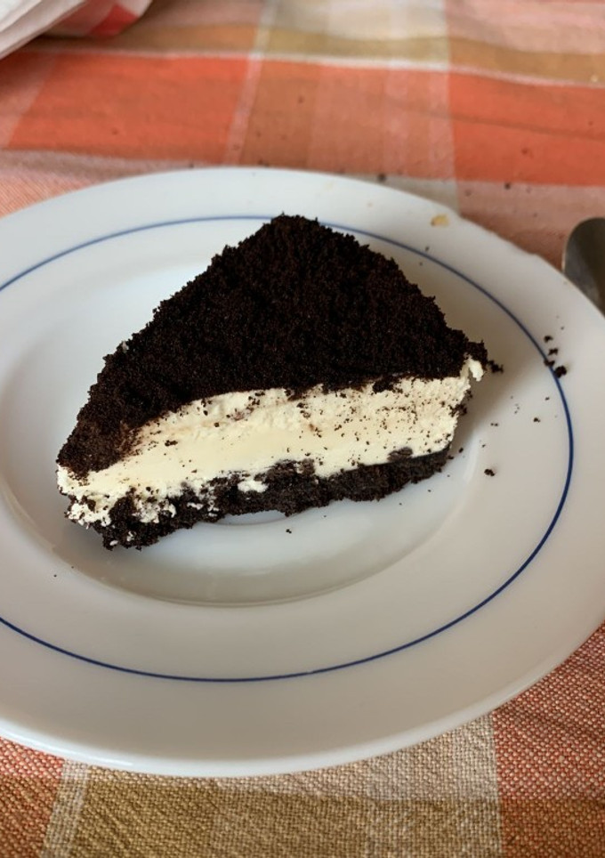 Una foto de Tarta de queso con galletas oreos