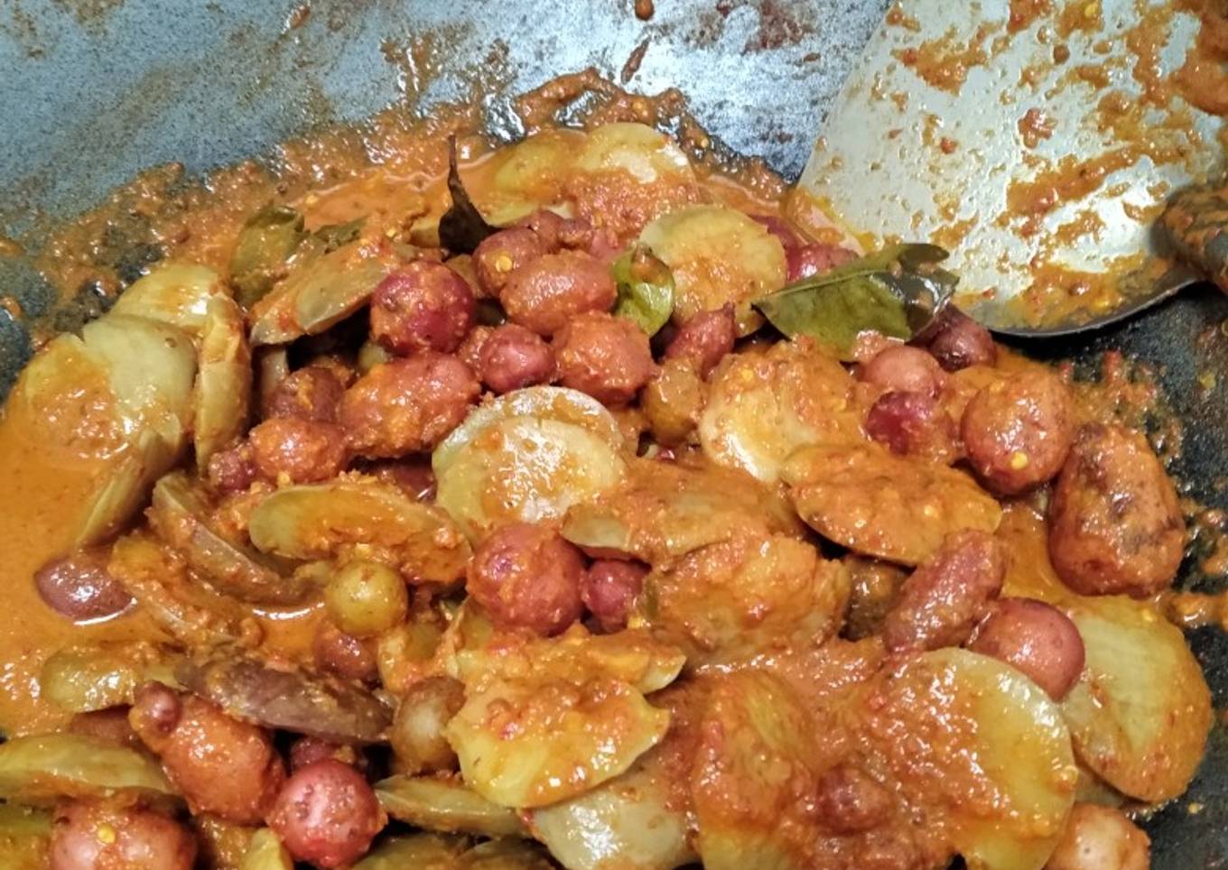 Randang jengkol dan kentang merah