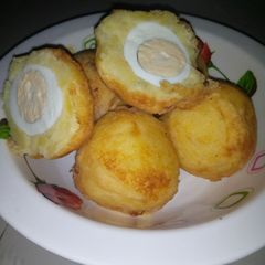 A picture of Potatoes egg rolls.