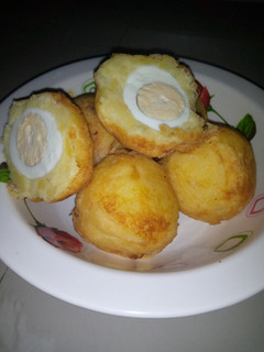 A picture of Potatoes egg rolls.