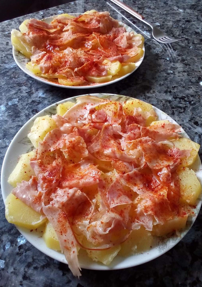 Una foto de Lacón con patatas