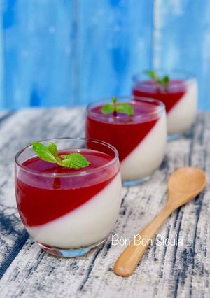 Hình của món Panna Cotta Vải thiều và Mận.