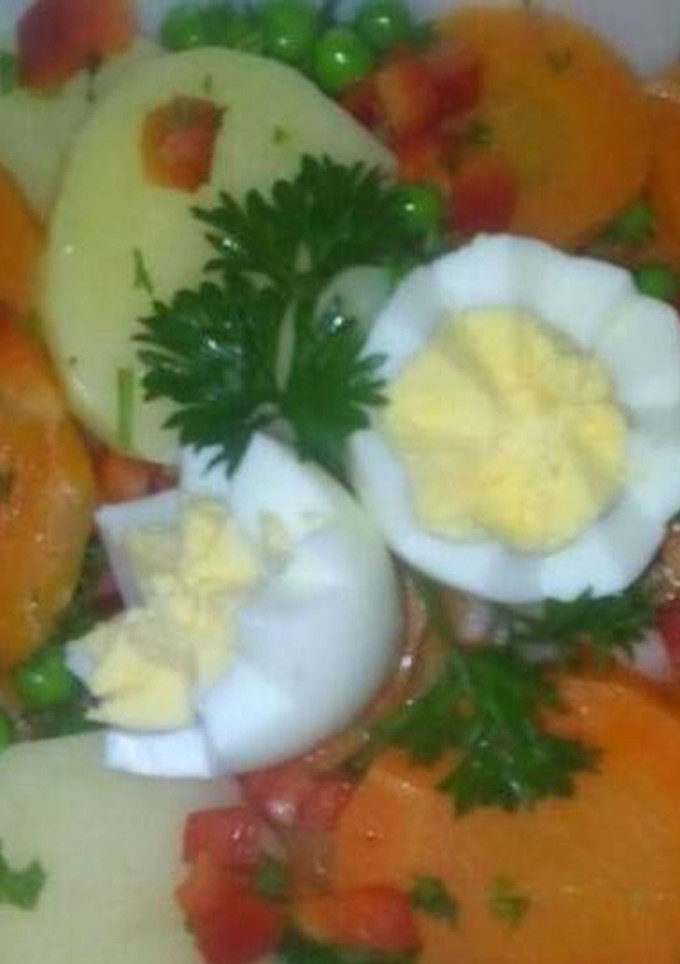 Una foto de Ensalada de papa🥔 y zanahoria🥕