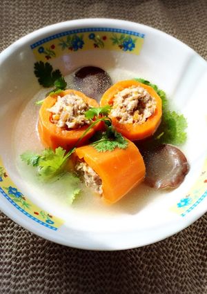 Hình của món Canh cà rốt nhồi thịt.