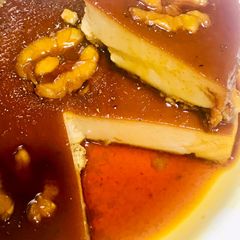 A picture of Walnuts pudding.