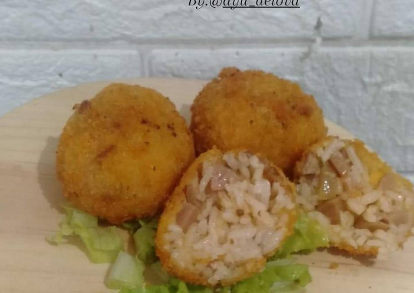 Bola nasi sosis