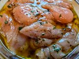Olaszos fűszeres pácban készült csirkemell