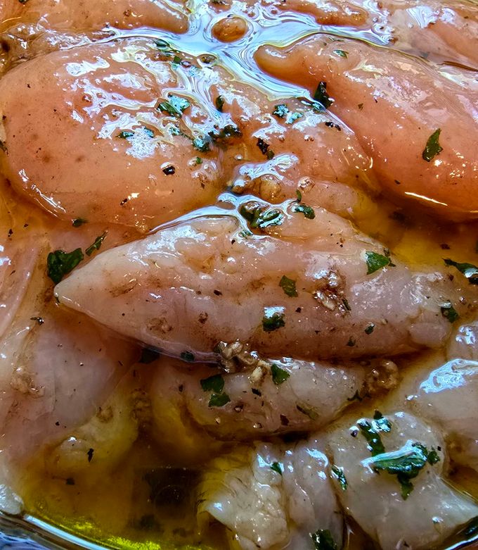 Olaszos fűszeres pácban készült csirkemell recept fotója