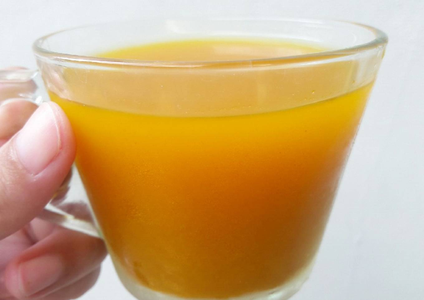 Jamu Kunyit Asam Enak Segar Bebas Kuning di Tangan