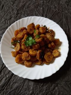કાચા કેળાનું શાક (Raw Banana Shak Recipe In Gujarati) રેસીપી મુખ્ય ફોટો