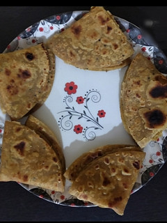 आलू का पराठा(aloo ka paratha recipe in hindi) रेसिपी मुख्य फोटो