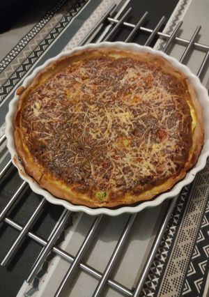 Une photo de Quiche brocoli poulet et curry