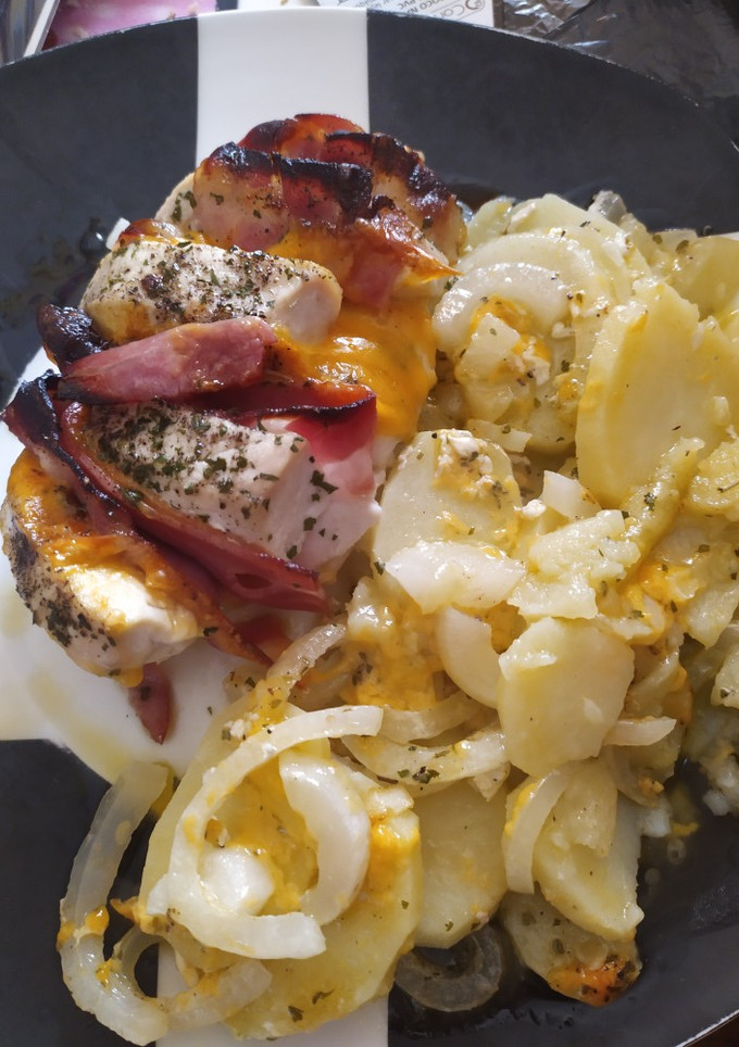 Una foto de Pollo con bacon y queso