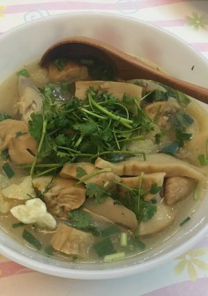 Hình của món Canh măng lưỡi lợn, móng giò.