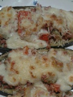 Una foto de Berenjena rellena de carne