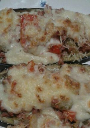Una foto de Berenjena rellena de carne