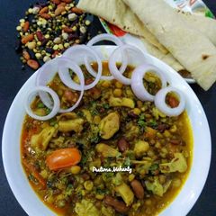 A picture of Mushroom Mixed Dal Tadka.