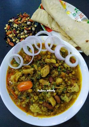 A picture of Mushroom Mixed Dal Tadka.