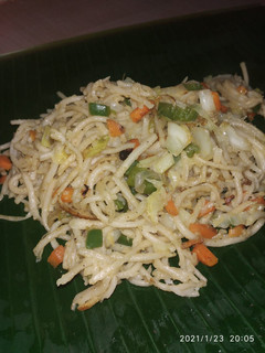 ஹோட்டல் சுவையில் வெஜ் நூடுல்ஸ் (Veg noodles recipe in tamil) செய்முறை முக்கிய புகைப்படம்