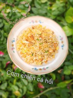 Hình của món Cơm chiên cá hồi.