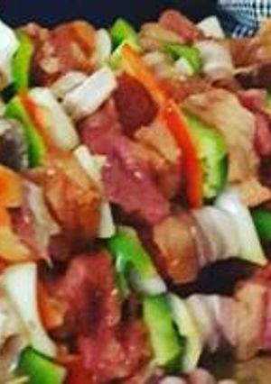 Una foto de Brochett de carne y pollo
