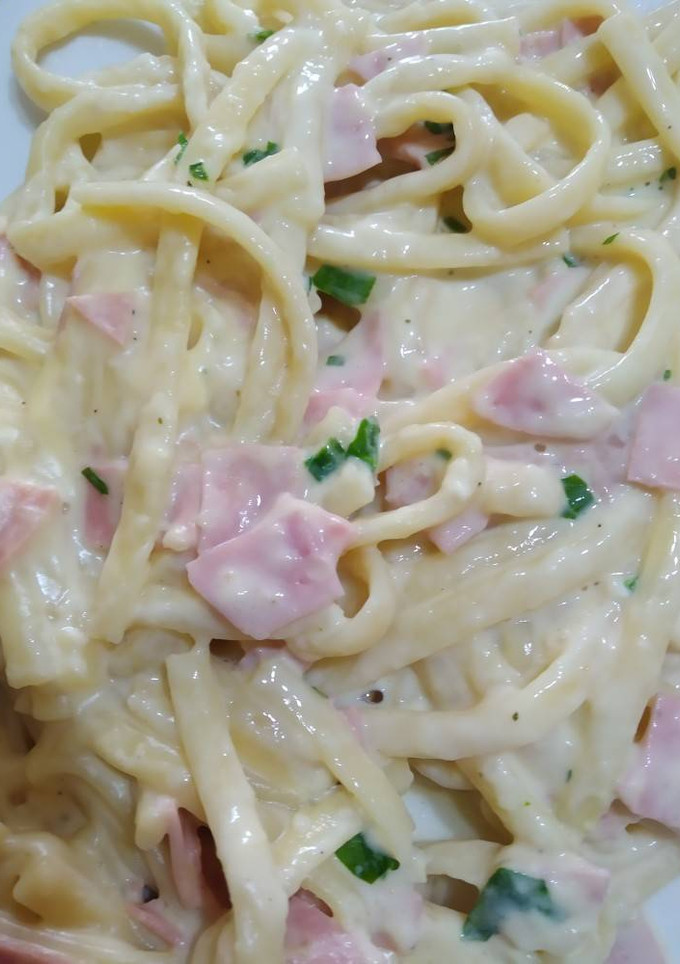Una foto de Cuarentena 6 tallarines al Alfredo 👩‍🍳