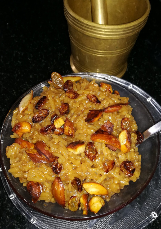 A picture of Dates pulao.