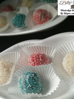A picture of Coconut laddoo.