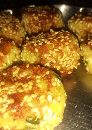 A picture of Potato paneer tikkis.