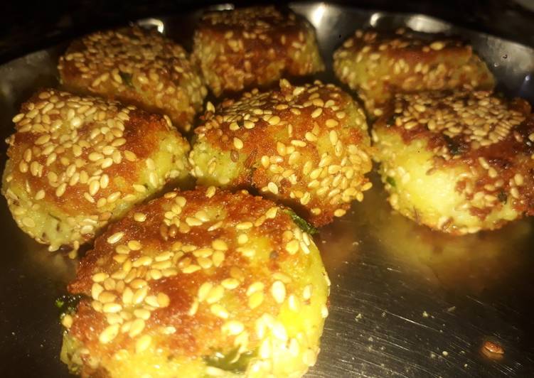 Recipe of Quick Potato paneer tikkis
