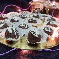 A picture of Chocolate fudge balls.