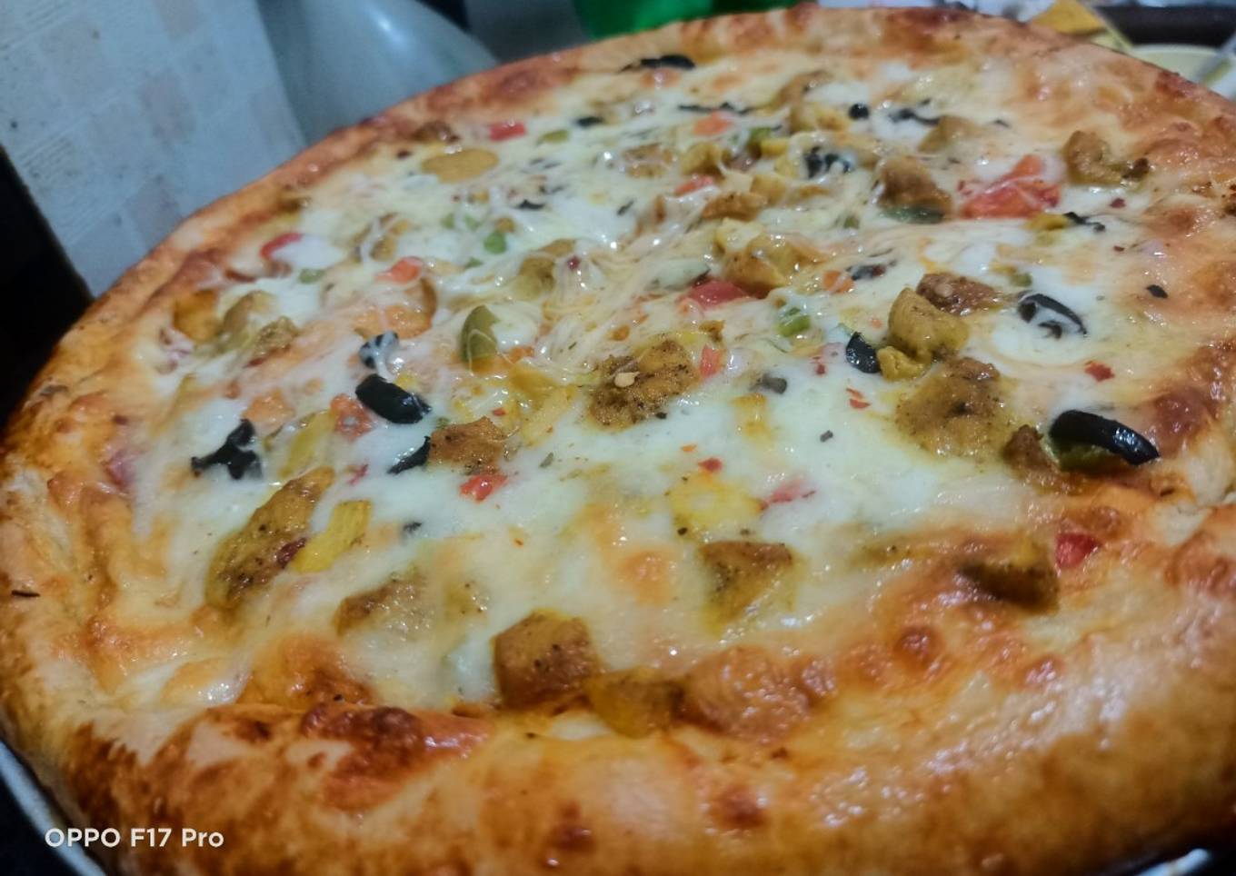 Cheesy Tikka pizza