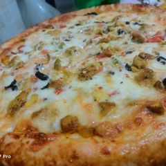 A picture of Cheesy Tikka pizza.