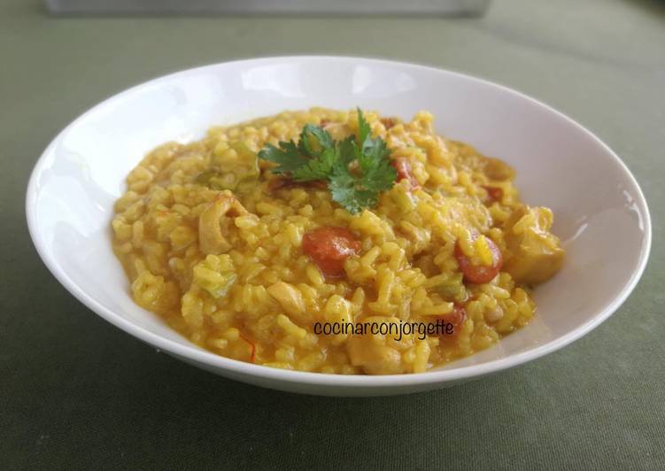 Arroz con pollo y chistorra al azafrán