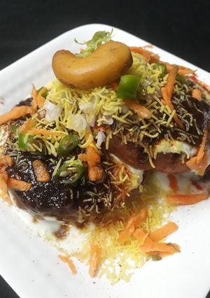 A picture of Aloo Tikki Chaat.